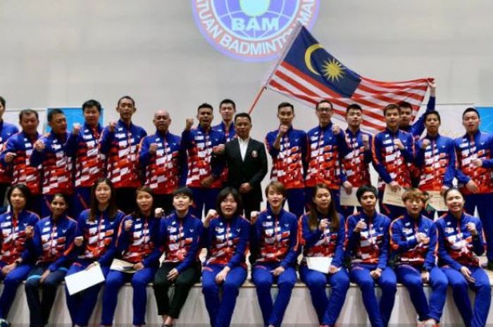       Presiden Asosiasi Bulu Tangkis Malaysia (BAM), Datuk Seri Norza Zakaria, berfoto bersama 