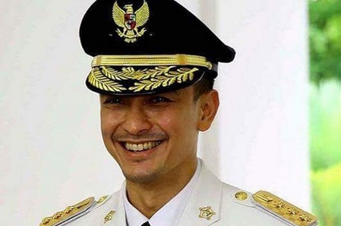 Pada tanggal 12 Februari 2016, <a href='https://sumsel.tribunnews.com/tag/zumi-zola' title='Zumi Zola'>Zumi Zola</a> resmi dilantik oleh Presiden Jokowi bersama 6 pasang Gubernur terpilih lainnya di Kompleks Istana