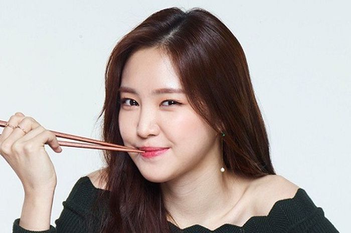 Hasil gambar untuk naeun apink