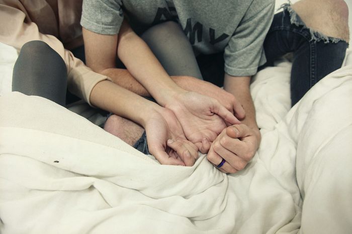 Сиди Мерси получает глубокий секс в писю раком в постели с пранем
