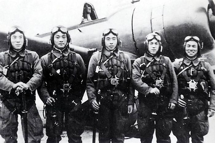 Pilot kamikaze siap menjadi pengebom bunuh diri