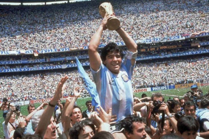 Aksi gemilang Diego Maradona mengantar negaranya meraih tropi Piala Dunia 1986 di Meksiko.