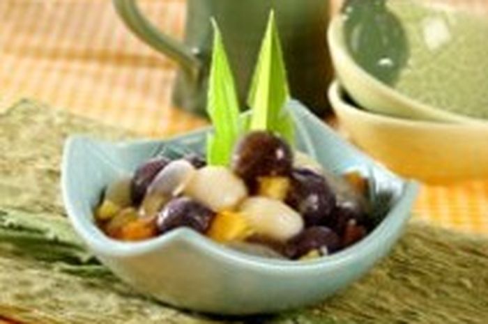 KLEPON HITAM PUTIH SAUS NANAS