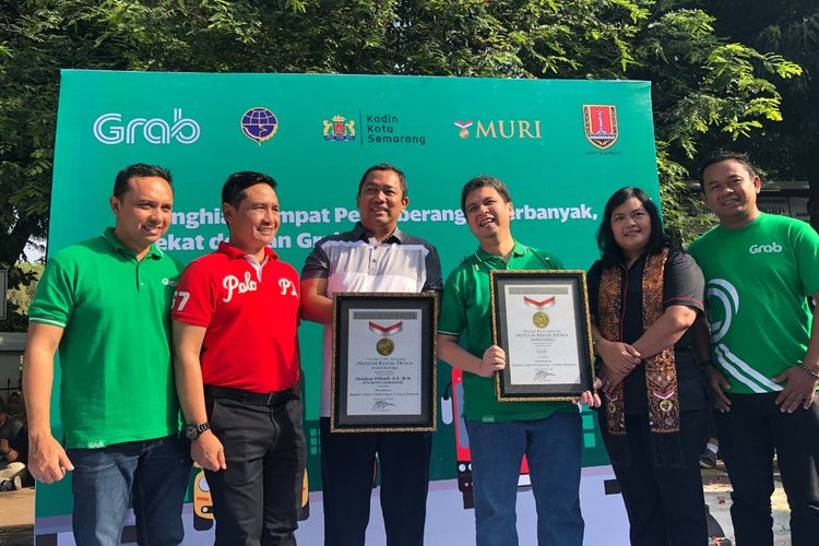 Pecahkan Rekor MURI, Grab Hias 30 Titik Zebra Cross di Semarang