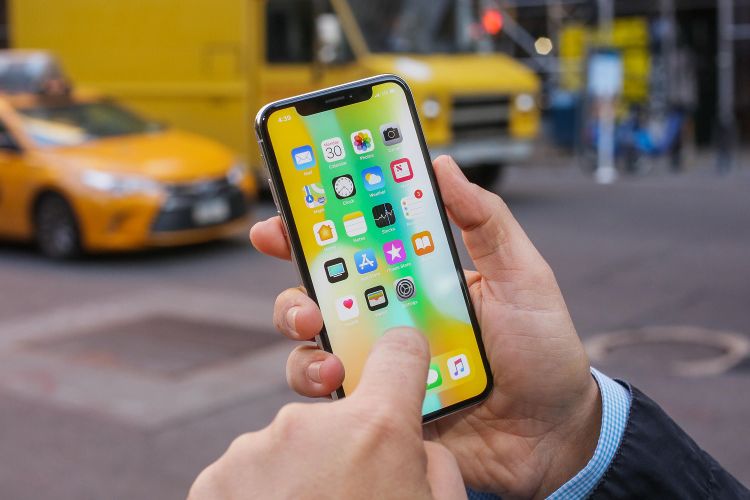 Alasan Xiaomi Enggan Bikin Smartphone Berponi Mirip iPhone X