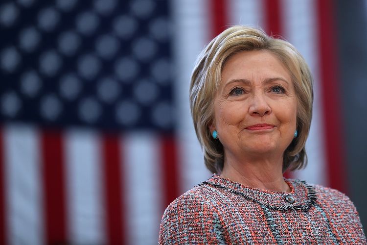 Hillary Clinton Berambisi Jadi CEO Facebook Gantikan Zuckerberg