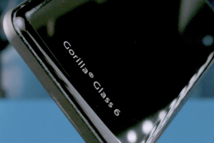 Gorilla Glass 6 Lindungi Smartphone yang Jatuh dari Ketinggian 1 Meter