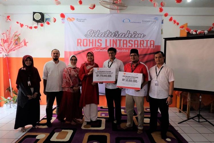 Lintasarta Salurkan Dana Operasional dan Beasiswa kepada Anak SD