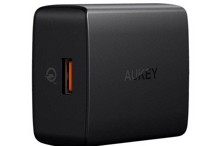 Galeri Produk: Aukey PA-TA17, Kingston DT50/32GB, dan Anker A2054