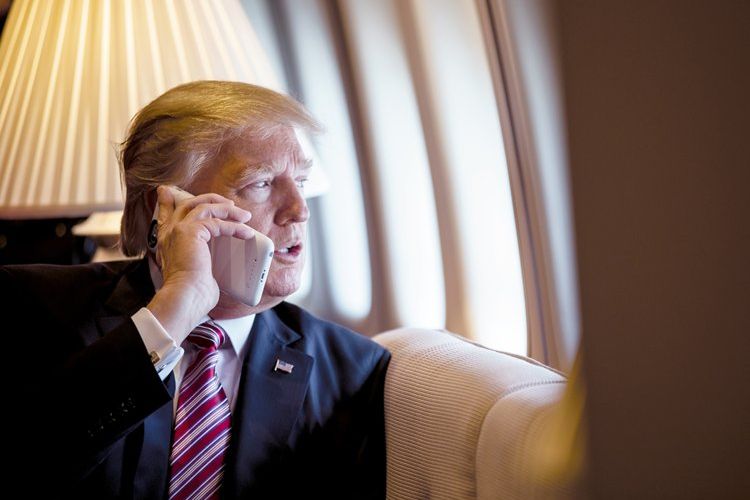 Bandel Pakai iPhone Pribadi, iPhone Trump Disadap Rusia dan Tiongkok