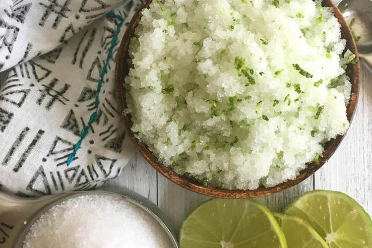 Rawat Kulit Bersih Dan Putih Dengan Scrubbing Garam Laut Dan Perasan Air Jeruk