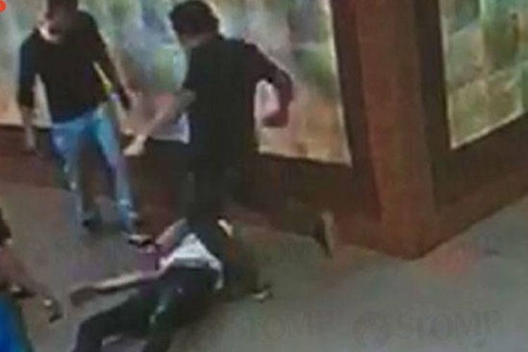 Sekelompok Pria Mabuk Ramai Ramai Orang Tak Bersalah Jadi Korban Amukan Mereka Semua Halaman Grid