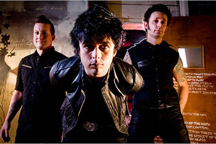 Green Day Bawakan Lagu The Misfits Hybrid Moments