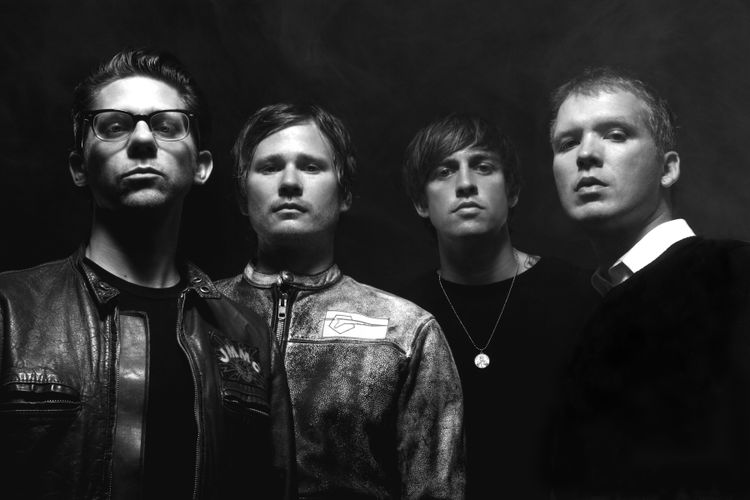 10 Tahun 10 Lagu 10 Misteri Album We Don T Need To Whisper Angels And Airwaves Hai