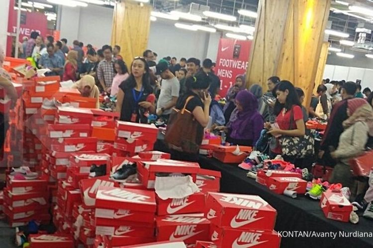 Curhatan Pengunjung Nike Bazaar di Grand Indonesia: Antriannya Parah,  Mending Langsung Nanya Barang ke Sales Person - Semua Halaman - Hai