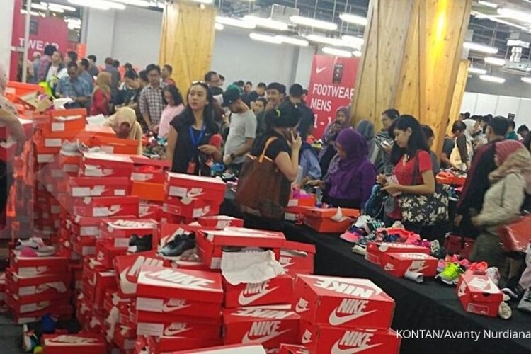 Curhatan Pengunjung Nike Bazaar di Grand Indonesia: Antriannya Parah,  Mending Langsung Nanya Barang ke Sales Person - Semua Halaman - Hai