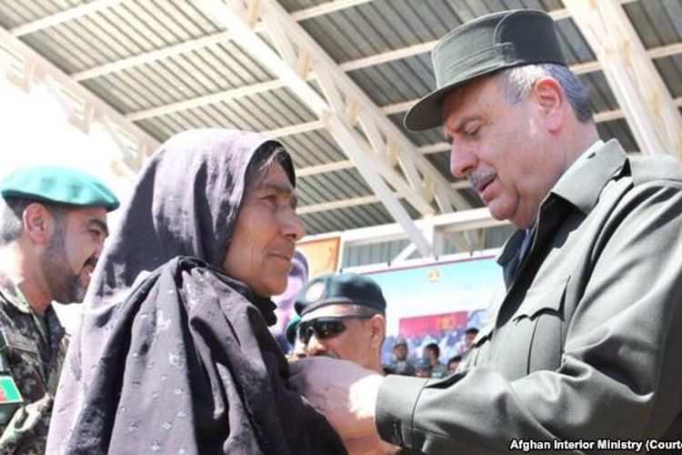 Bibi Feroza, Nenek Renta yang Menjadi Pemimpin Keamanan Desanya dari Serangan Tentara Taliban