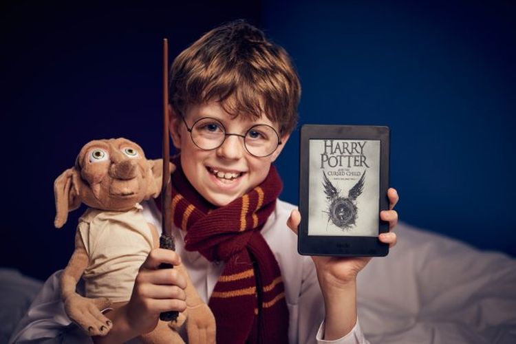 Sebagai Pembaca Pertama, Bocah Ini Hanya Butuh 59 Menit untuk Menyelesaikan Edisi Terbaru Harry Potter