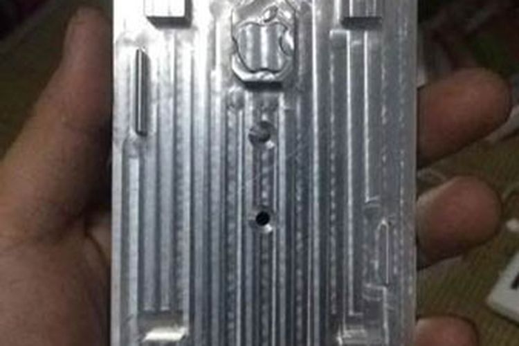 (Foto) Cetakan dan Skema Desain iPhone 7 dan iPhone 7 Plus Beredar Luas