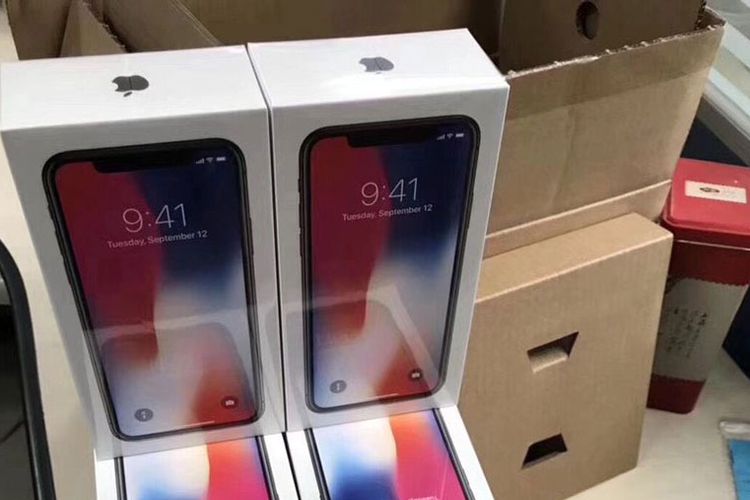 Benjamin Geskin membagikan foto dan video iPhone X yang pemesanannya sudah dimulai serentak di puluhan negara Jumat, pekan kemarin. Simak selengkapnya.