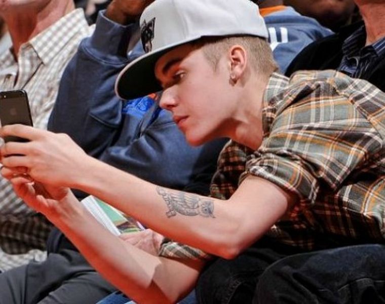 Menebak Kode Cowok Di Sosial Media Cewekbanget