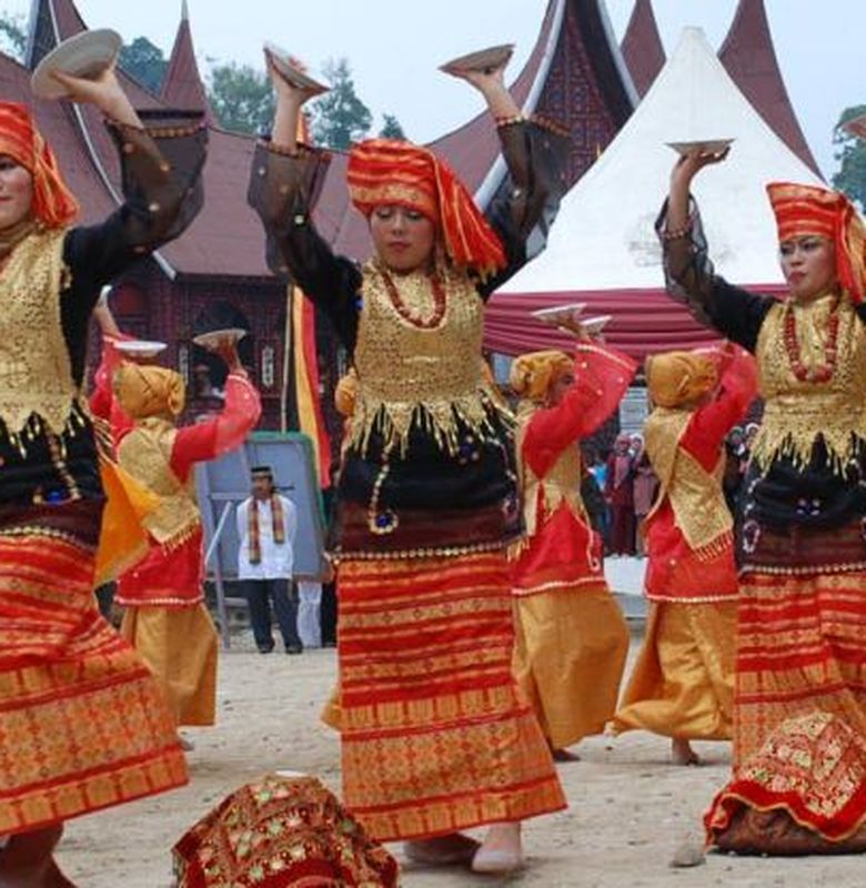 Tari piring berasal dari daerah