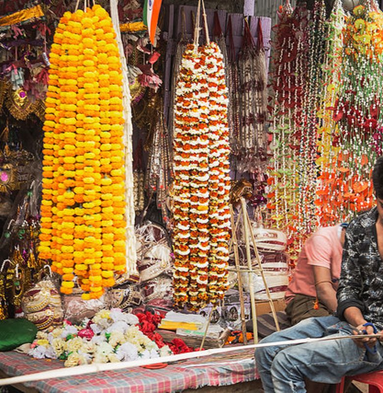 Makna Tradisi Kalung Bunga Di India Bobo