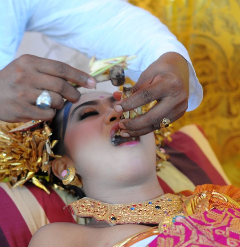 5 Fakta Upacara Potong Gigi Di Bali Salah Satu Kewajiban Orangtua Kepada Anaknya Semua Halaman Bobo