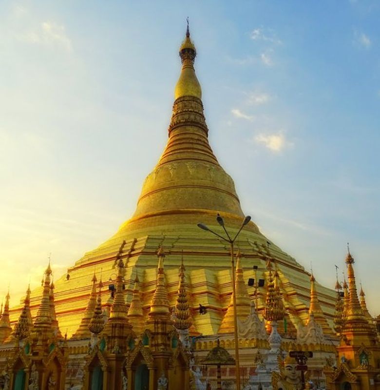 Pagoda Emas Shwedagon Yang Megah Dan Suci Bobo