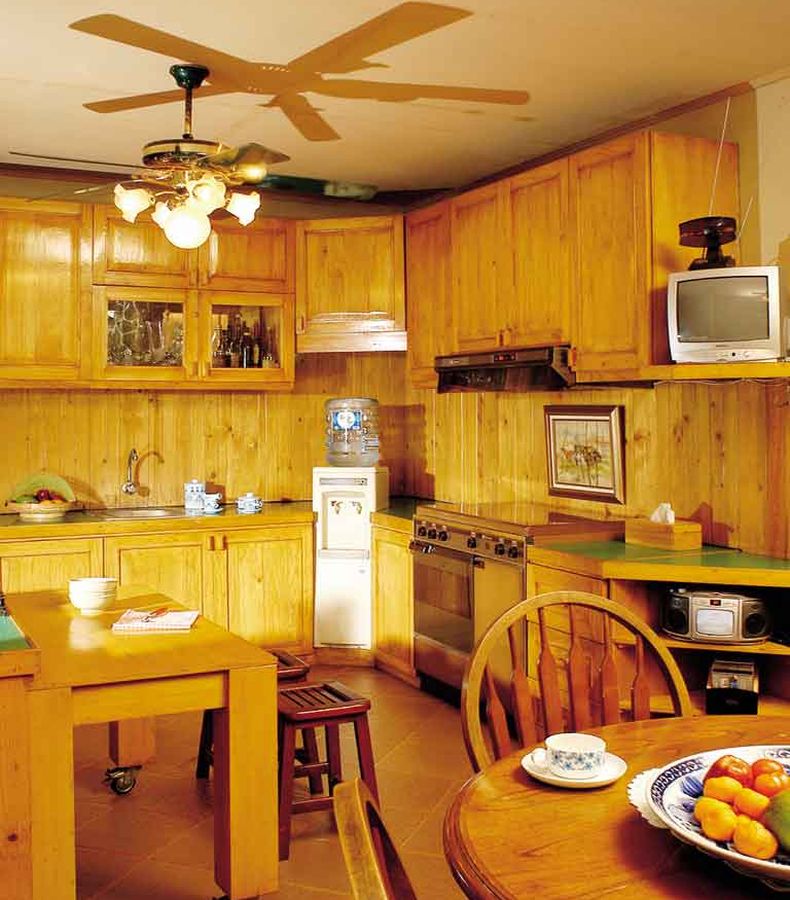 Dapur Ringan dengan Aplikasi Kayu