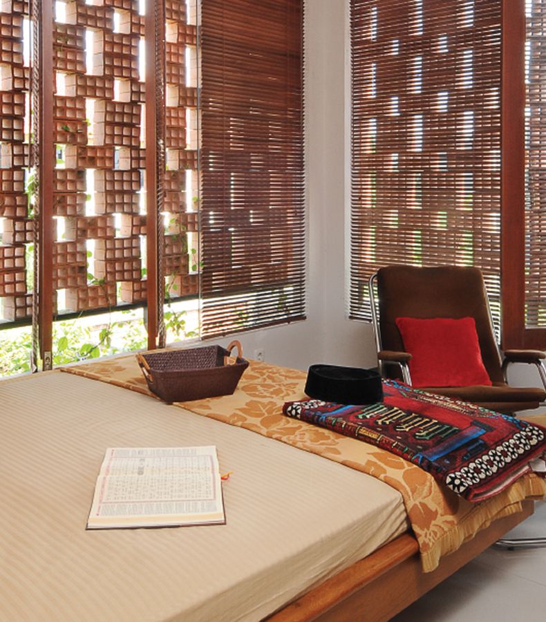 Syahdunya Suasana Kampung di Rumah Modern