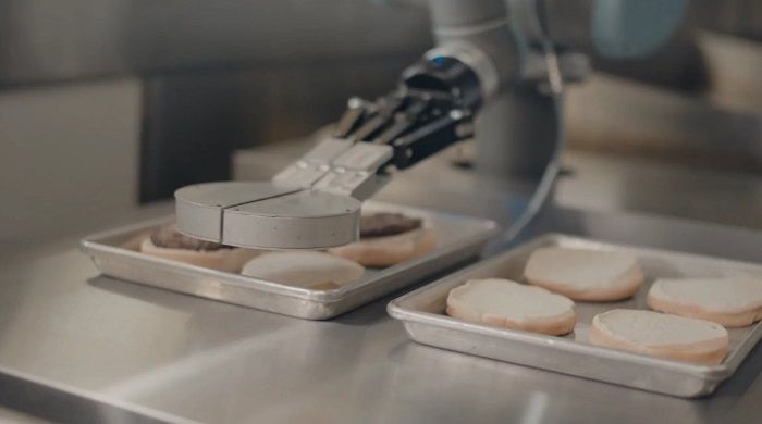 Flippy, robot yang membuat burger di CaliBurger