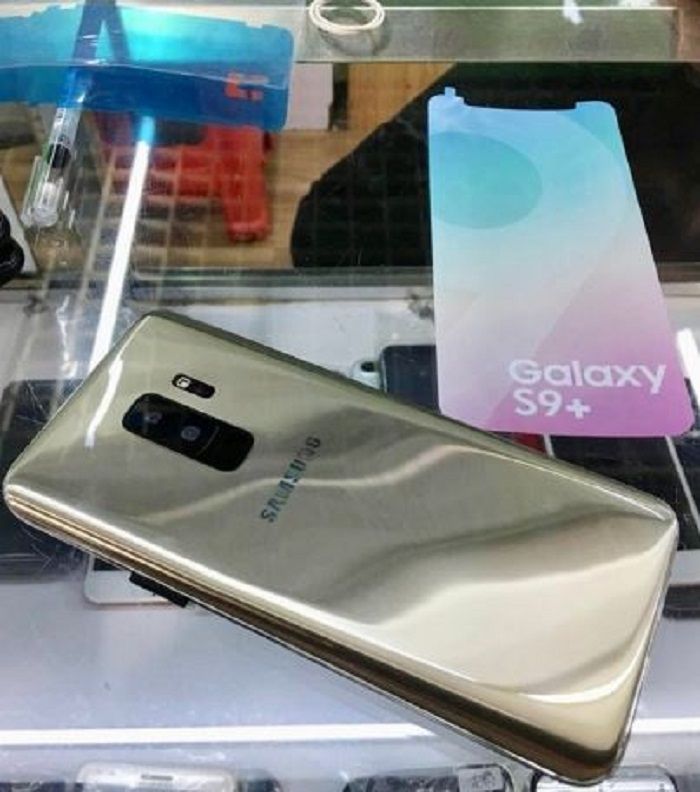 Tiruan Samsung Galaxy S9 Plus