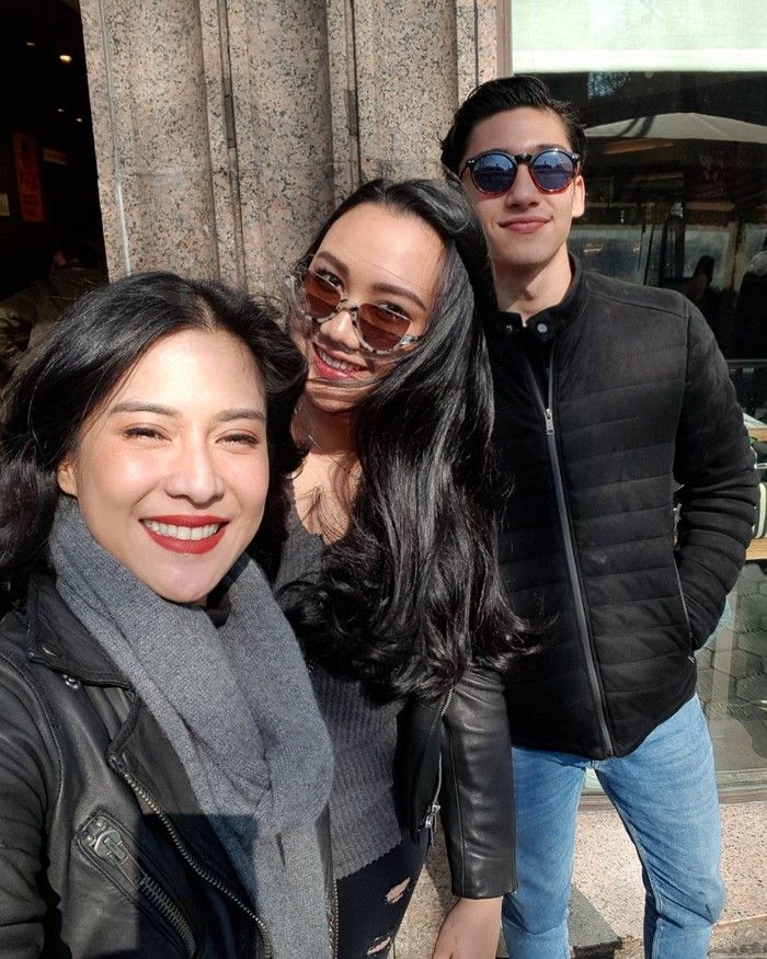 Selfie Dian Sastro di Barcelona Spanyol