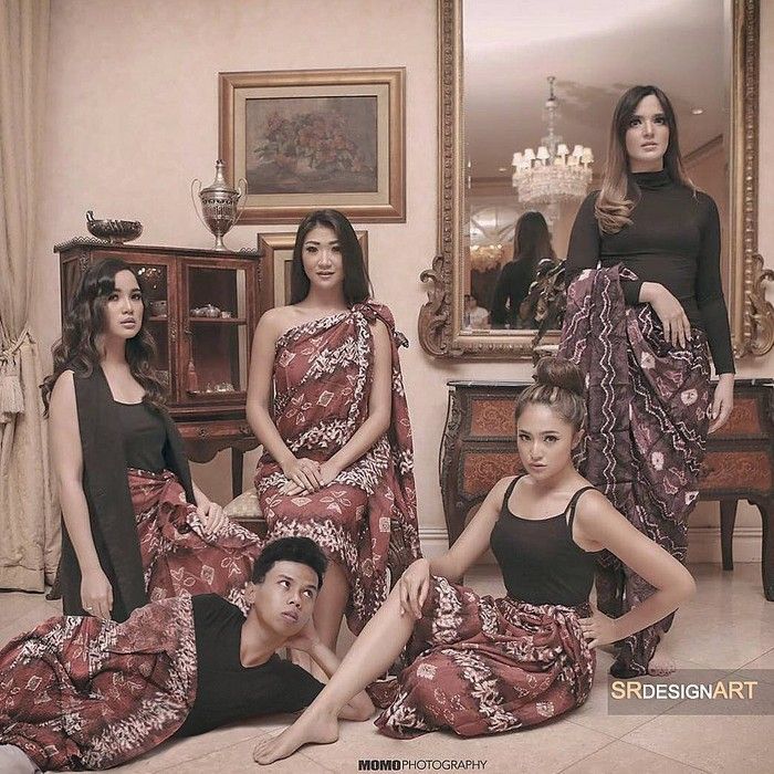 edisi baju batik bareng Nia Ramadhani