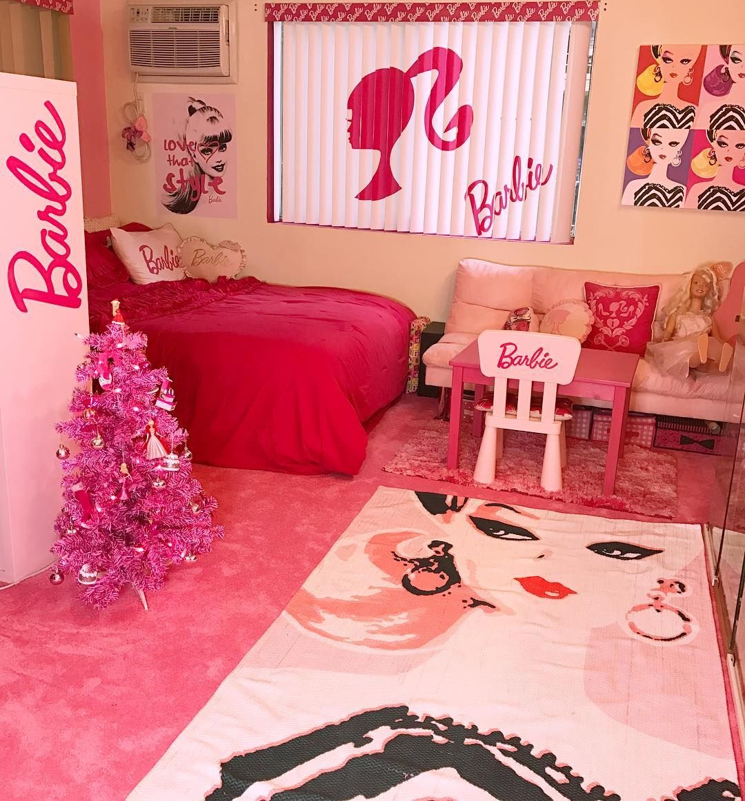 Idolakan Karakter Barbie Wanita Ini Dekor Rumahnya Bak Istana Barbie Semua Halaman Nakita