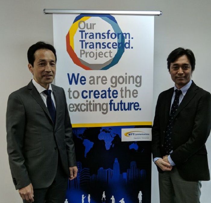 Mizuho Tada (Kiri) selaku President Director NTT Indonesia, dan Tokuhisa Murakawa (kanan) Marketing Manager NTT Indonesia