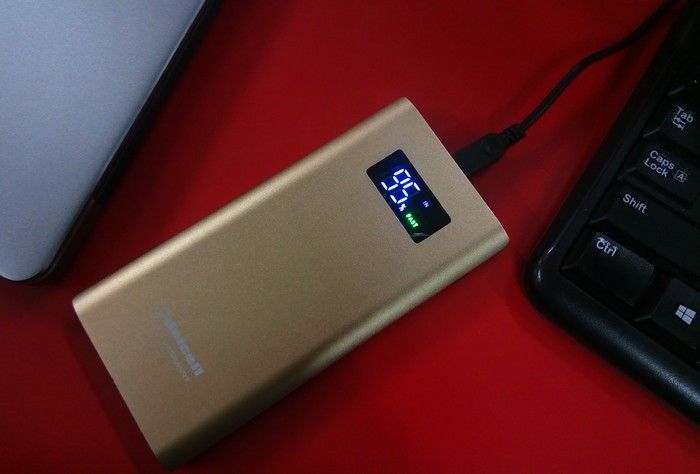 Review Delcell Tornado 10000mah Powerbank Fast Charging Merek