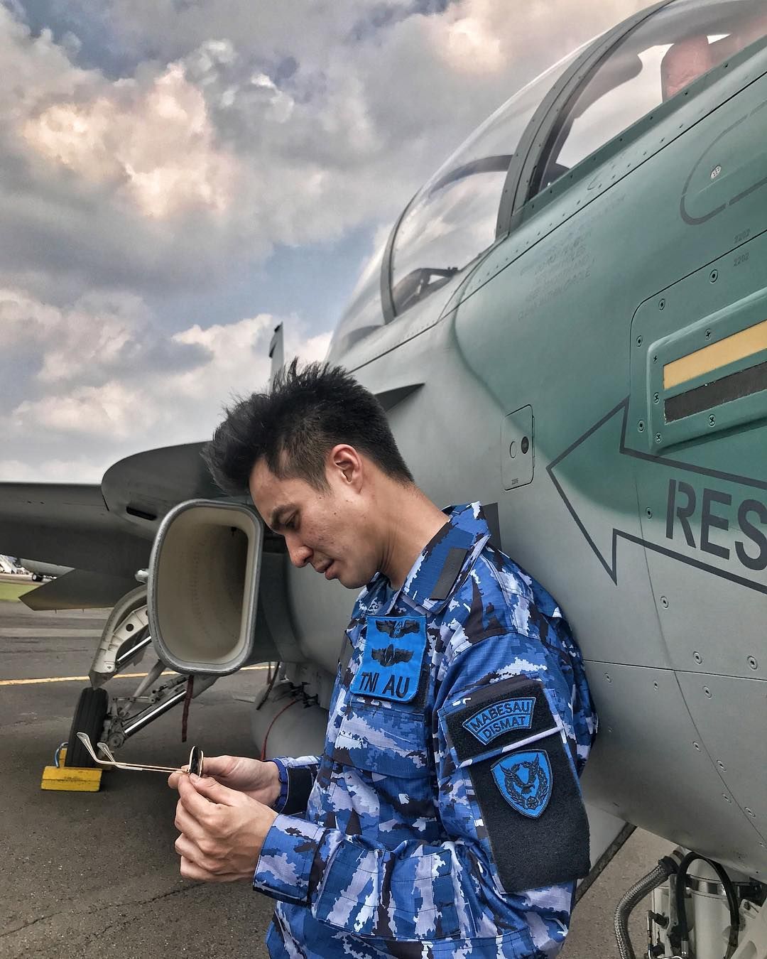  Baim Wong Tampak Gagah Mengenakan Seragam TNI AU