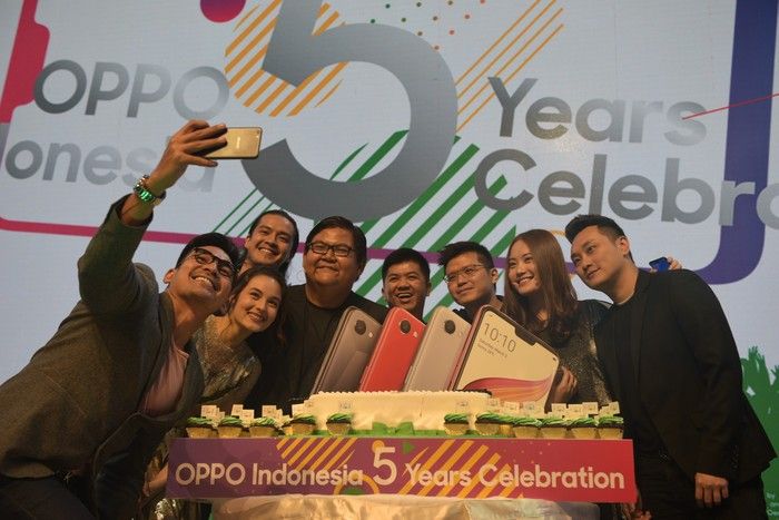 OPPO Indonesia merayakan ulang tahun OPPO Indonesia yang ke-5