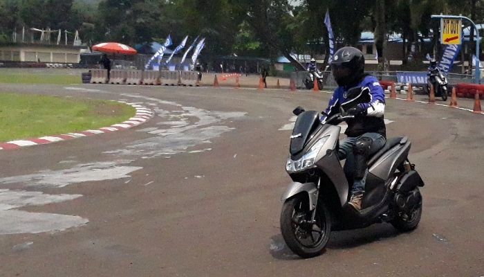 Yamaha Lexi-S saat test ride di KArting Sirkuit, Sentul, Bogor