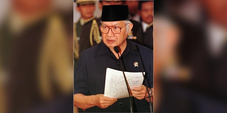 Ketika Soeharto dipaksa mundur oleh mahasiswa setelah 32 tahun berkuasa.