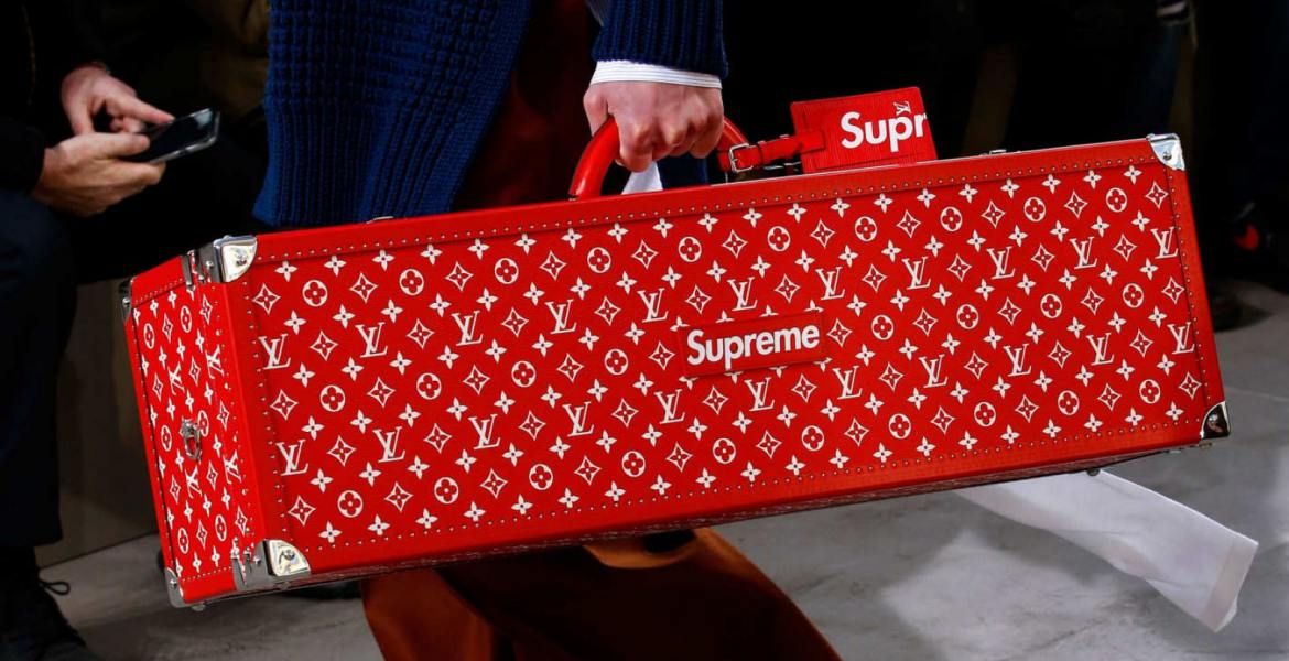 harga hoodie supreme x lv