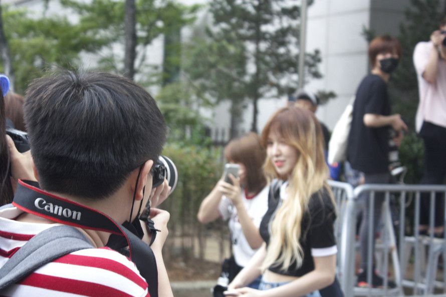 Paparazzi Terjemahan Dalam Bahasa Indonesia Paparazzi Dalam Sebuah Kalimat Dalam Bahasa Inggris