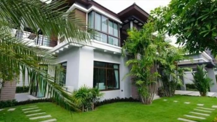 Rumah Tropis Mewah Stefan William dan Celine Evangelista