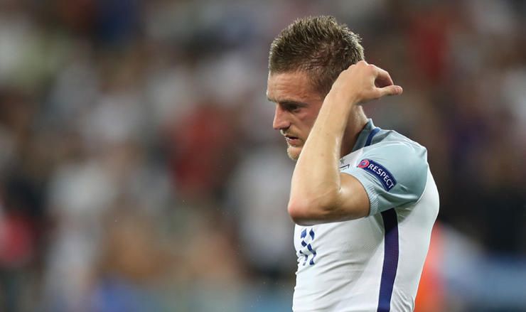(160628) -- NICE, June 28, 2016 (Xinhua) -- Jamie Vardy of England leaves the pitch after the Euro 2