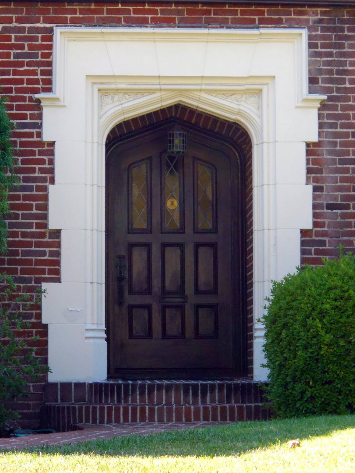pintu depan