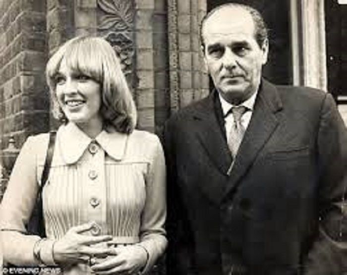 Pantas Pangeran Charles Bertekuk Lutut Ini Cantiknya Camilla Parker Usia Muda Semua Halaman Nakita