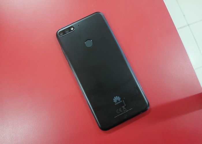 Huawei Nova 2i Lite belakang