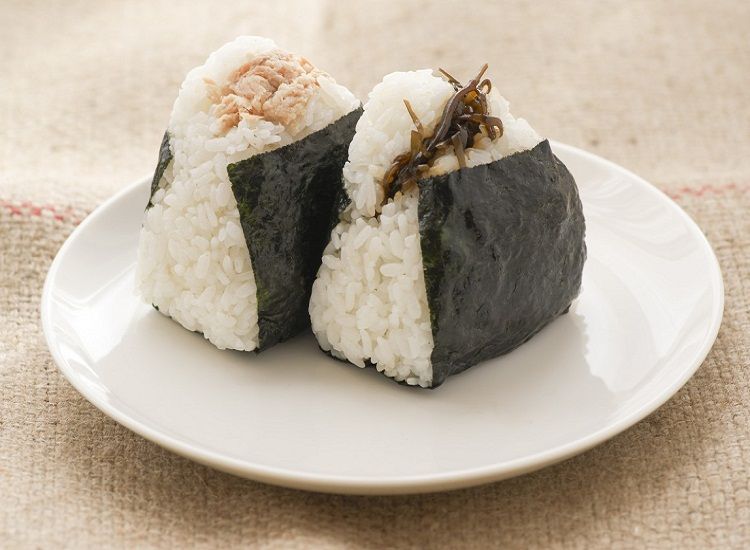Banyak Dijumpai Di Indonesia Ini Dia Sejarah Onigiri Khas Jepang Semua Halaman Bobo